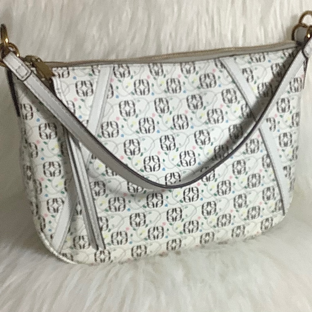 “Fossil” white clutch handbag. New